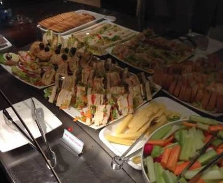 ディルムンラウンジに用意された軽食の写真